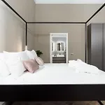 Aparthotel Q71 Timeless 4*