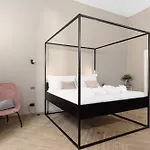Q71 Timeless Aparthotel