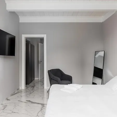 Q71 Timeless Aparthotel 4*